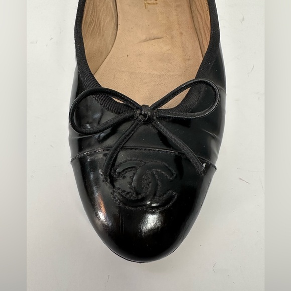 Chanel Black Patent Leather Ballet Flat - Picture 8 of 12